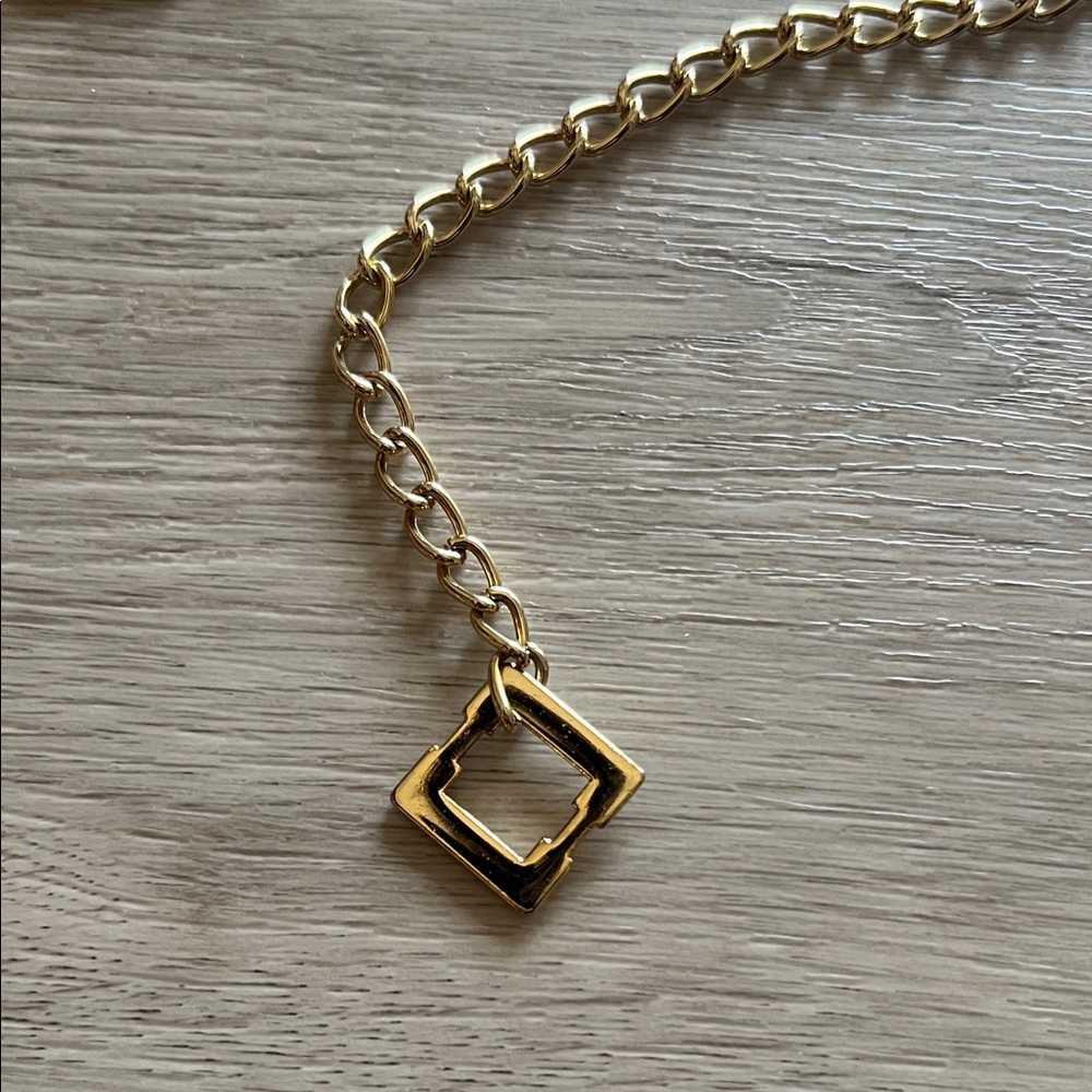 Gold Chain Link Belt - Picture 2 of 10